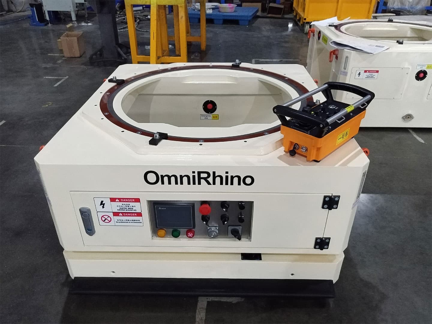 Application of 1.2t heavy-duty AGV for automatic transportation of products-1