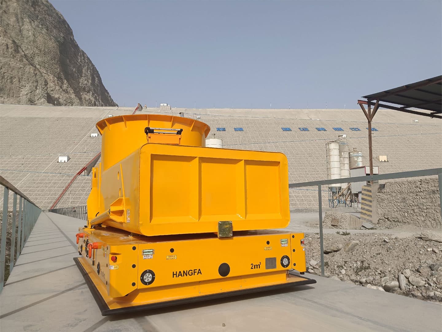 Application of a 5-ton heavy-duty AGV for fish transportation in fish collection buckets-2