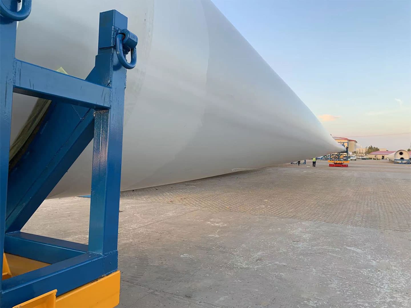 Application of 40t blade automatic transfer AGV in the transfer of wind turbine blades-2