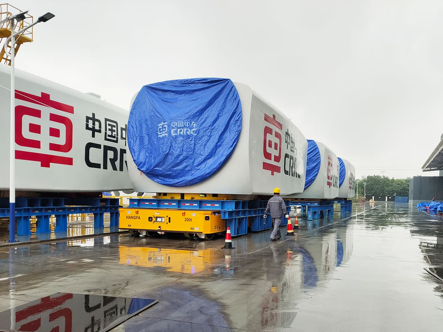 Application of 200t heavy-duty omnidirectional vehicle for engine compartment transportation-1