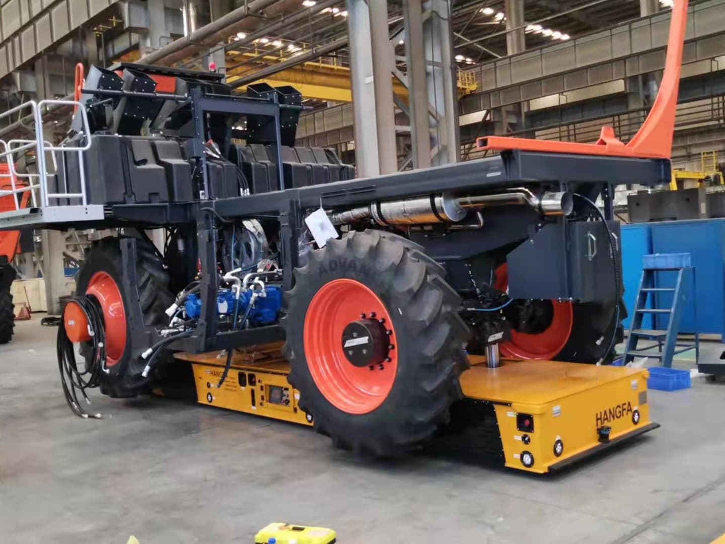 40t trackless transport vehicle applied to the handling of cotton picking machine frame-1