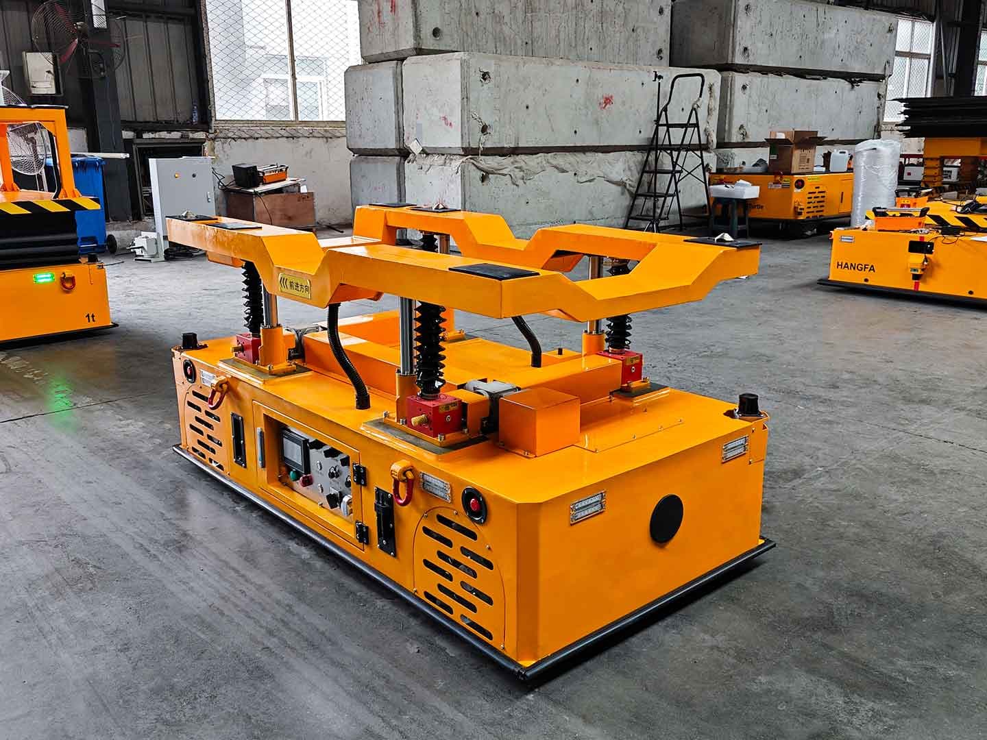 Application of 1.5t Tooling AGV in Transporting Components-1