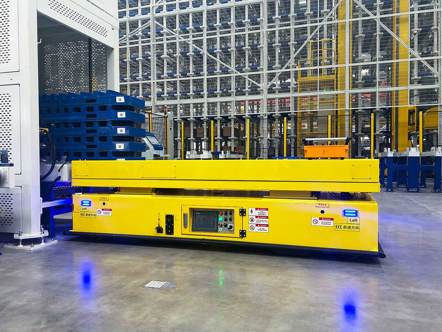 Application of 2.5t AGV for Transporting Multiple Types of Components-2