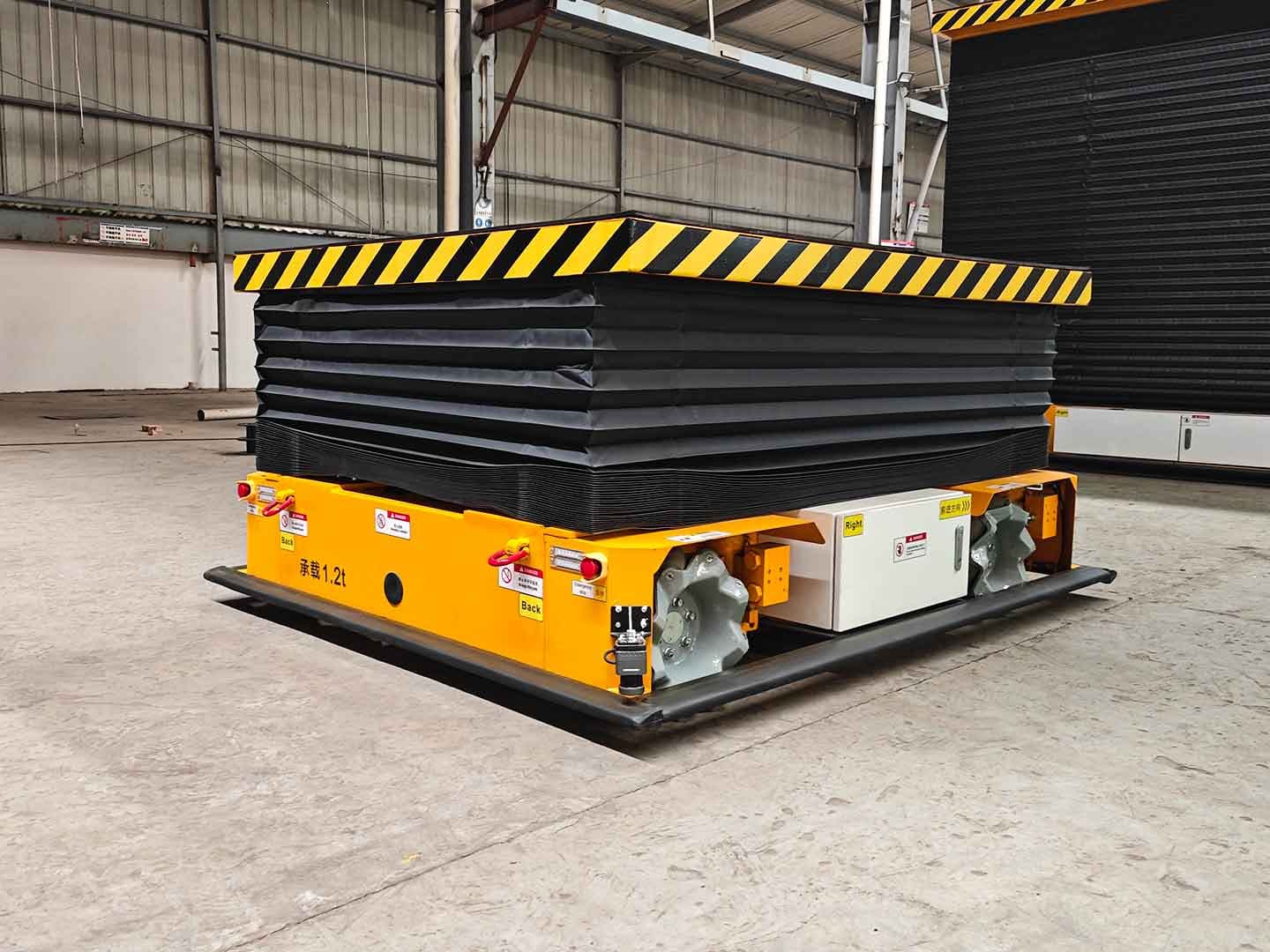 Application of 1.2t movable lifting platform for workpiece transportation-2