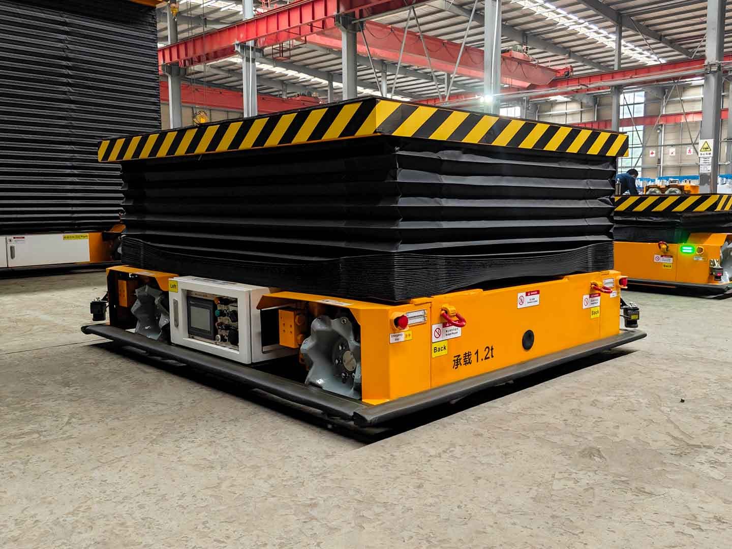 Application of 1.2t movable lifting platform for workpiece transportation-3