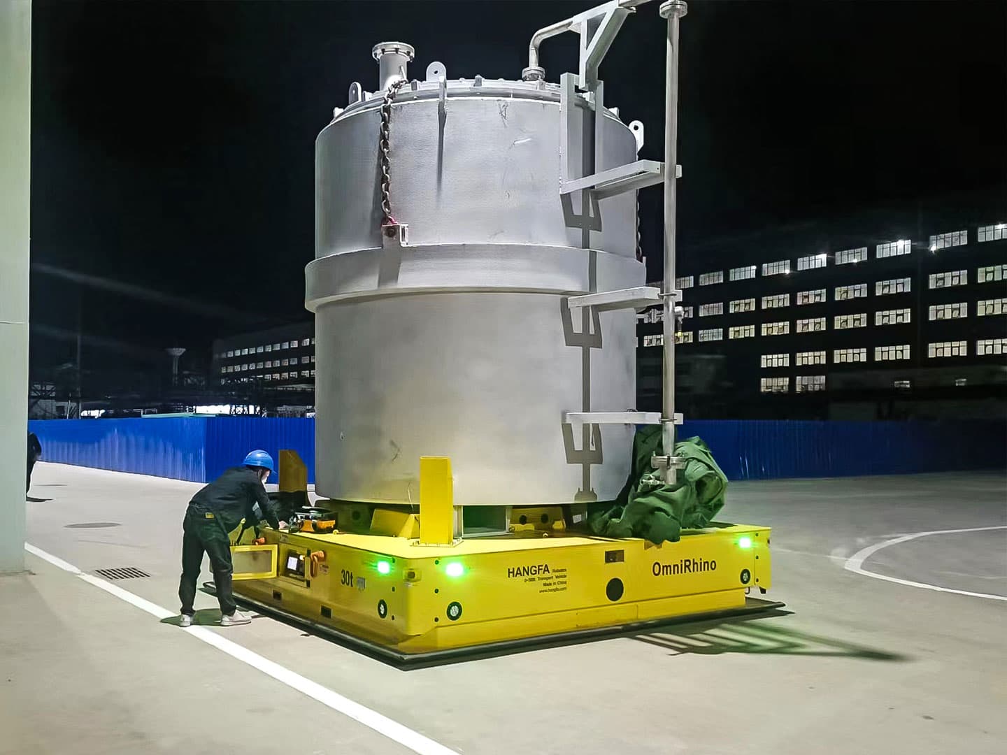 Application of 30tAGV bag lifting transport vehicle for cross workshop round-trip transportation in-2
