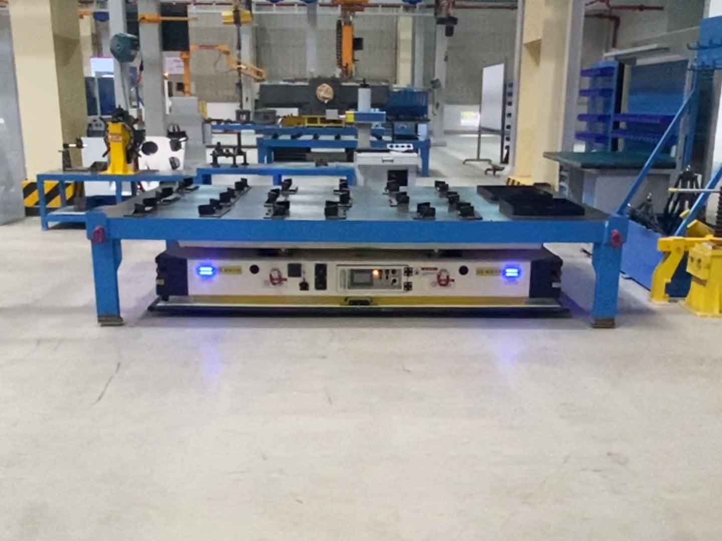 Application of 5-ton latent lifting heavy-duty AGV in automated transportation in the workshop-1