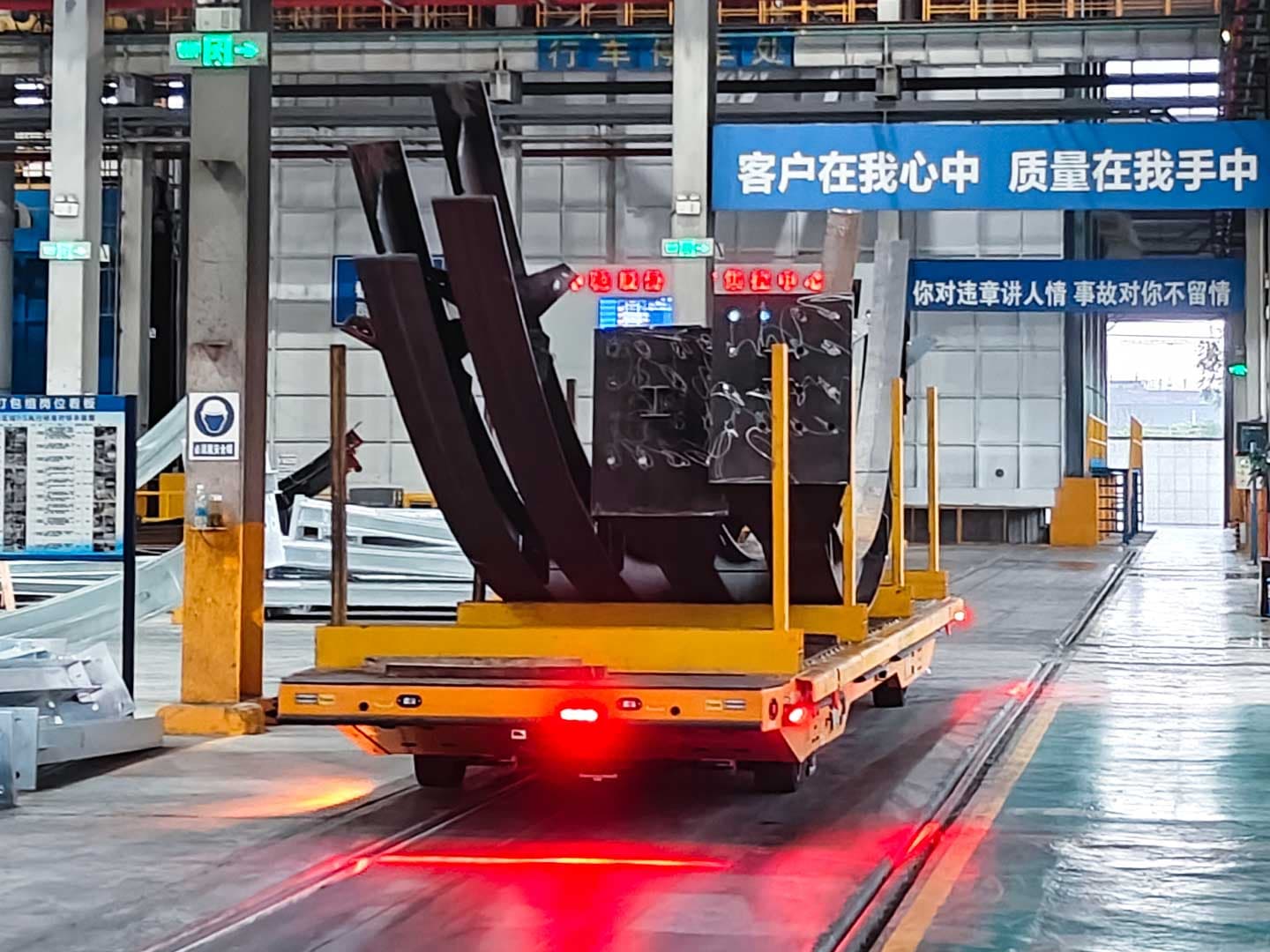 Применение тяжелого AGV грузоподъемностью 10 тонн при транспортировке арматурных прутков-4
