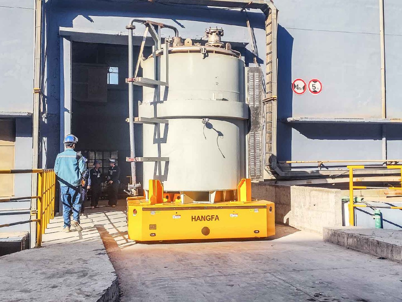 Application of 20t transport vehicle for cross workshop round-trip transportation